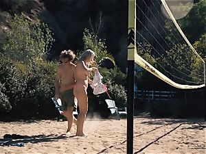 Natalia Starr enjoys honeypot boning in the super-fucking-hot sunshine